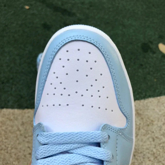 AIR JORDAN 1 LOW WMNS 'ICE BLUE' (IMPORTADOS)
